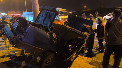 Mardin'de otomobil direğe çarptı: Sürücü ağır yaralı