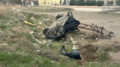 Sivas'ta kaza! Otomobil şarampole devrildi: Yaralılar var