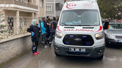 Sivas'ta 13 öğrenci, gıda zehirlenmesi şüphesiyle hastaneye kaldırıldı