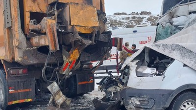 Ardahan'da trafik kazası: 1 ölü, 2 yaralı