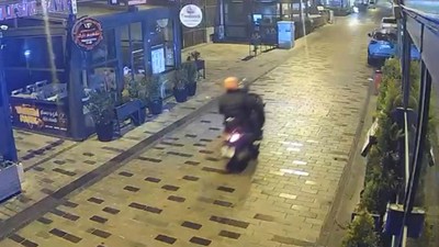 Taksim'de gece kulübüne 'haraç' saldırısı! O anlar kamerada