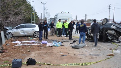 Kahramanmaraş'ta korkunç kaza! Otomobil kağıt gibi ezildi: 3 kişi can verdi, 3 kişi yaralandı
