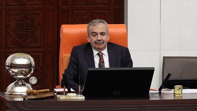 Sırrı Süreyya Önder geçirdiği kalp rahatsızlığı nedeniyle hastaneye kaldırıldı