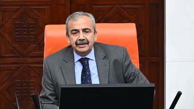 Sırrı Süreyya Önder'in ameliyatı sona erdi, doktorlarından açıklama geldi: Hayati riski devam ediyor