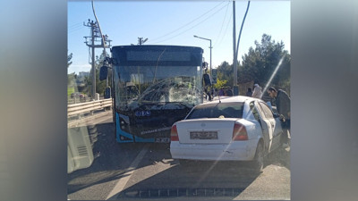 Diyarbakır'da acı kaza: Otomobil ile belediye otobüsü çarpıştı, 1 kişi öldü
