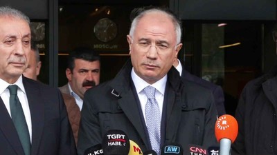Efkan Ala, Sırrı Süreyya Önder'i tedavi gördüğü hastanede ziyaret etti