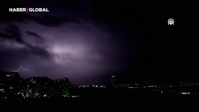 Başkent'te şimşekli gece