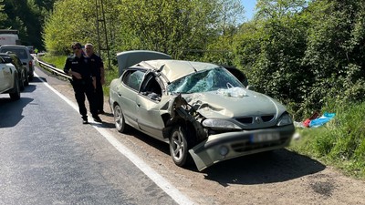 Karabük'te seyir halindeki aracın üzerine kaya parçası düştü: 2'si çocuk 5 yaralı