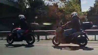 E-5'te tehlikeli yolculuk: Motosiklete motosikletli müdahale
