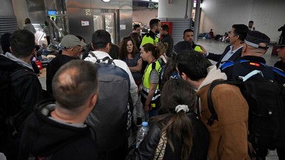 İspanya ve Portekiz'de tam anlamıyla kaos yaşanıyor! Havalimanları, hastaneler, metrolar, ülke karanlığa büründü, hayat durdu!