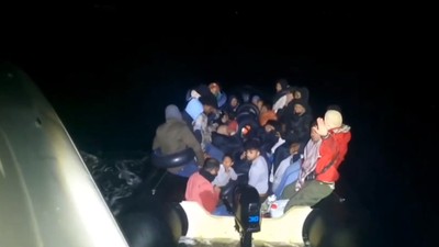 İzmir açıklarında 31 kaçak göçmen yakalandı
