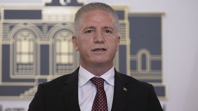 Vali Gül'den çakarlı araç açıklaması: Bu kanunsuzlara göz açtırmayacağız