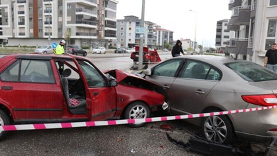 Yağışlı hava ve sürat, kazayı beraberinde getirdi: 1’i ağır 8 yaralı