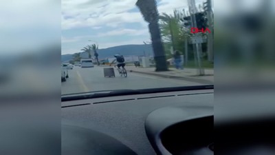 Trafikte ilginç manzara: Cep telefonu kamerasıyla kaydedildi