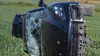 'Dur' ihtarında bulunan polise çarpıp kaçtıktan sonra kaza yaptı; saklandığı menfezde yakalandı