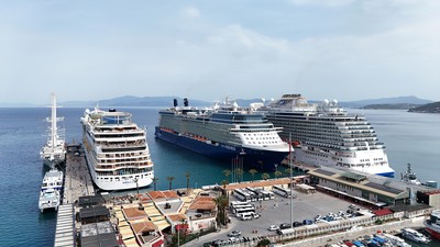 Kuşadası'na 4 kruvaziyerle 8 bin 680 turist geldi