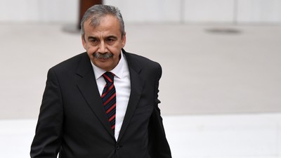 DEM Parti açıkladı: Sırrı Süreyya Önder'in aracında düzenek bulundu