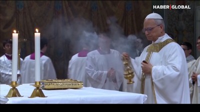 Roma'nın dışına yeni Papa'dan ilk ziyaret: Selefinin mezarına gitti