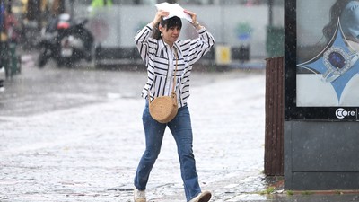 Yaz yüzünü bir türlü göstermiyor! Meteoroloji'den sarı kodlu sağanak uyarısı!