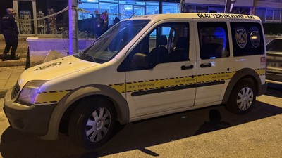 Berber dükkanında iki grup arasında bıçaklı kavga: 1'i ağır 2 yaralı