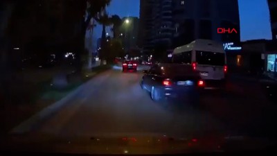 Ehliyetsiz sürücü ortalığı birbirine kattı! O anlar kamerada