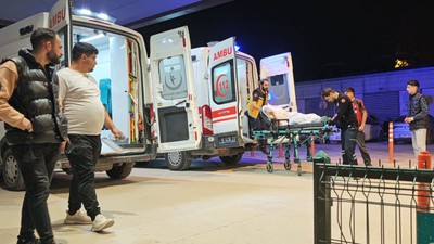 Parkta iki grup arasında bıçaklı kavga: Yaralılar var