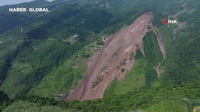 Çin’de toprağın kaydığı alan havadan görüntülendi, 17 kişi halen aranıyor
