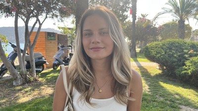 İsveç'ten gelip köye yerleşen genç kadının görüntüleri milyonlar tarafından izleniyor