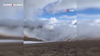 Bayburt'un 2 bin 300 rakımlı Dumlu köyü yaylasında karlar erimeye başladı