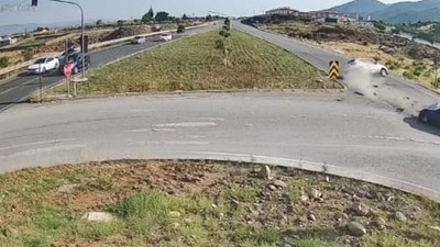 2 otomobilin karıştığı kazada 1'i çocuk 5 kişi yaralandı