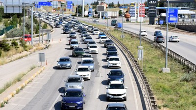 'Kilit kavşak'ta bayram tatili dönüşü yoğunluğu