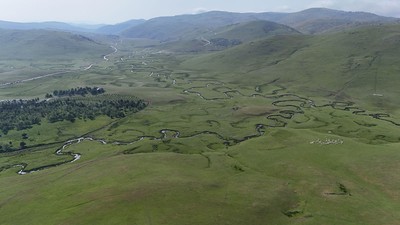 Menderesleriyle ünlü Perşembe Yaylası bayram tatilinde yerli turistlerin akınına uğradı