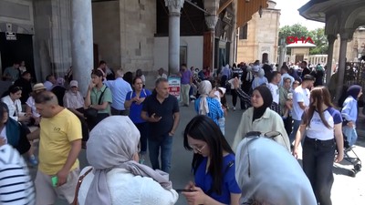 Mevlana Müzesi'nde bayramda ziyaretçi yoğunluğu