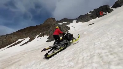 Rize’de yaz aylarında "karda kayak" keyfi