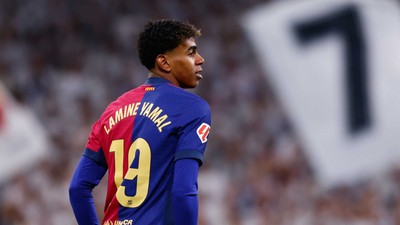 Tribündeki çocuk sahadaki çocuğa ırkçılık yapıyor, futbolun geldiği iğrenç nokta!