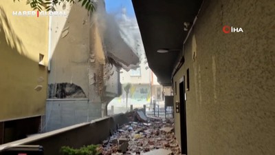 Avcılar'da yıkılan binadan düşen molozlar dehşeti yaşattı