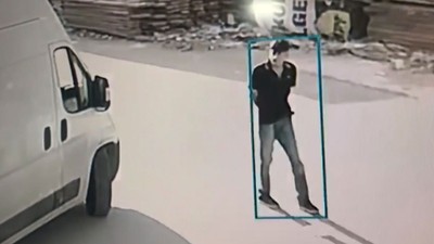Düz kontak yaparak 2 araç çalan 17 yaşındaki genç, fıstık bahçesinde yakalandı