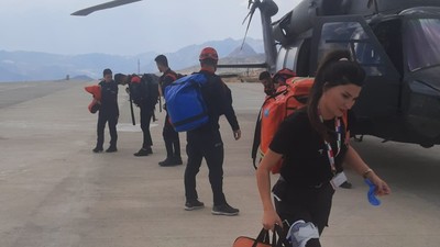 Gabar Dağı'nda düşüp yaralandı, askeri helikopterle alındı