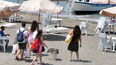 Suriye’de mayo yasağı; erkekler de gömlek giyecek!