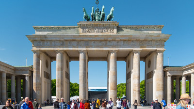 Türk bayraklı esnaf tabelalarıyla birlikte Berlin'de 3 gün!