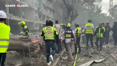 İran, Tel Aviv'i 'Hayber' ile vurdu! Yıkımdan yeni görüntüler
