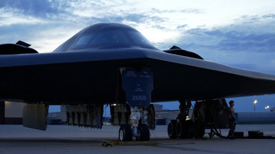 İran'ı vuran B-2 bombardıman uçağının görüntüleri paylaşıldı