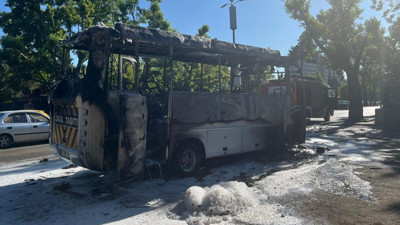 Ankara’da yanan minibüs kullanılamaz hale geldi