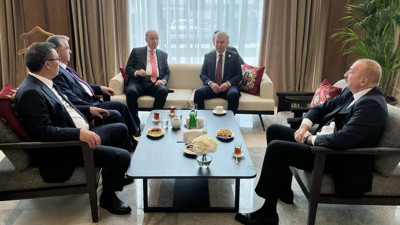 Cumhurbaşkanı Erdoğan, Azerbaycan'da liderlerle bir araya geldi