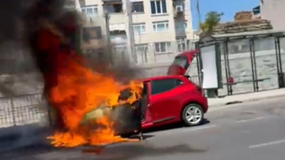 Fatih'te seyir halindeki otomobil alev alev yandı