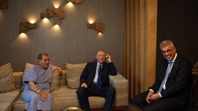 Cumhurbaşkanı Recep Tayyip Erdoğan'dan Galatasaray Başkanı Dursun Özbek'e hastanede ziyaret