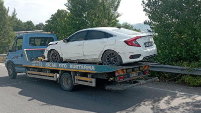 Kontrolden çıkan araç bariyere çarptı: 2’si çocuk 4 yaralı