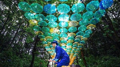 Japon Harry Porter, süpürge üstünde dünyayı turluyor
