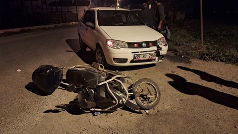 Otomobilin çarptığı baba ve kızı yaralandı
