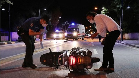 Korkunç kaza: 15 yaşındaki motosikletli genç can verdi